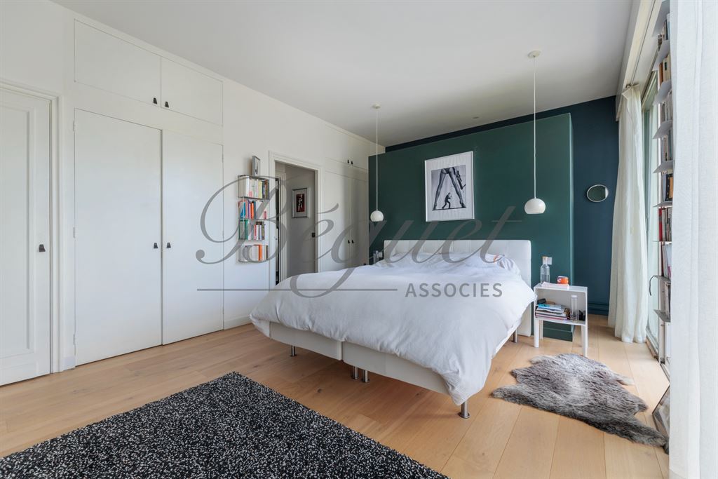 A vendre chez Beguet Associés : SAINT CLOUD  MONTRETOUT 92210 - MAISON 310 m² - 5/6 CHAMBRES + 2/3 BUREAUX  700 m² TERRAIN - PARKING