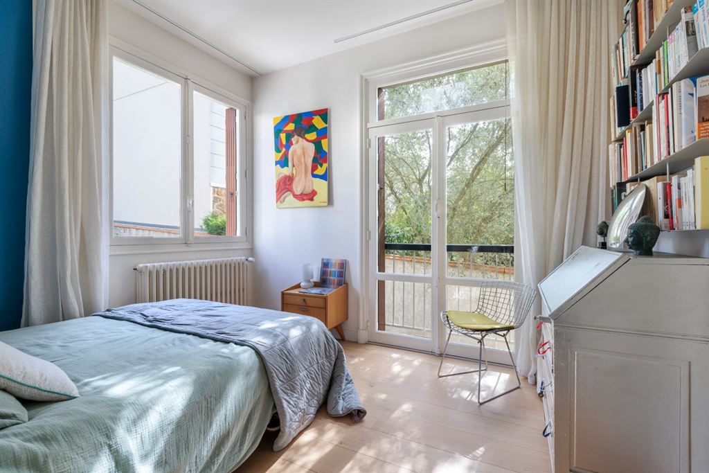 A vendre chez Beguet Associés : SAINT CLOUD  MONTRETOUT 92210 - MAISON 310 m² - 5/6 CHAMBRES + 2/3 BUREAUX  700 m² TERRAIN - PARKING