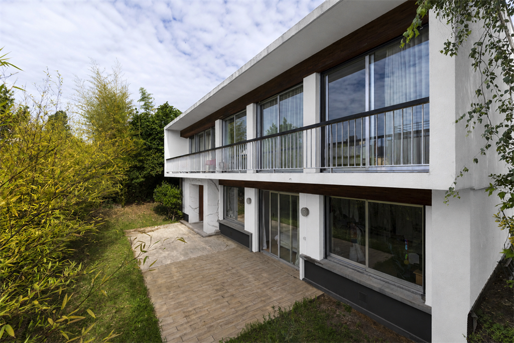 A vendre chez Beguet Associés : SAINT CLOUD  MONTRETOUT 92210 - MAISON 310 m² - 5/6 CHAMBRES + 2/3 BUREAUX  700 m² TERRAIN - PARKING