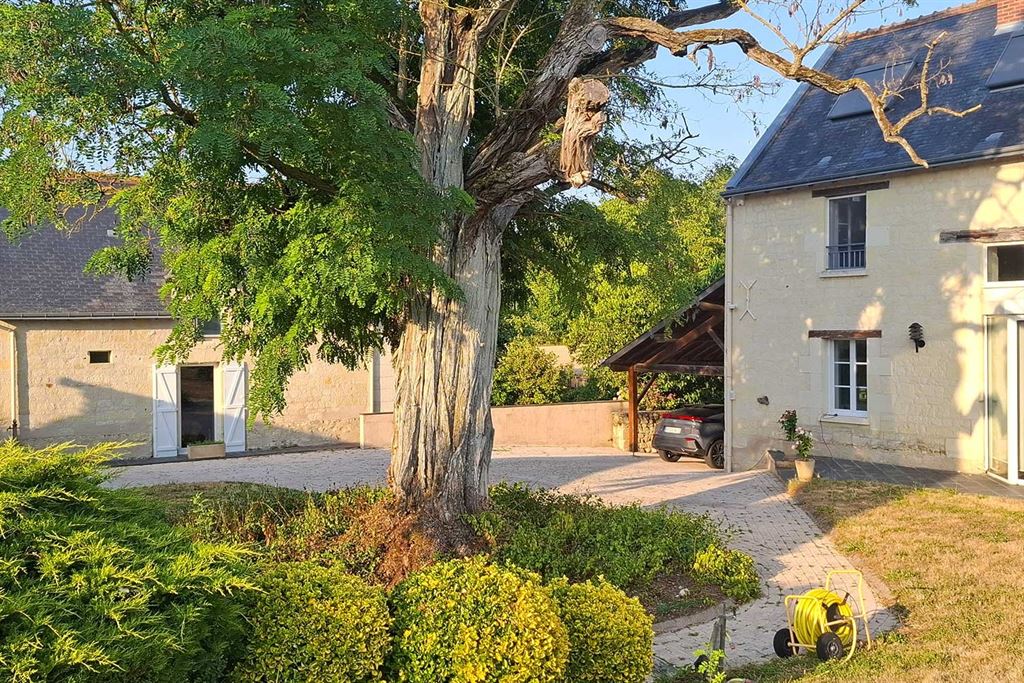 A vendre chez Beguet Associés : INDRE ET LOIRE - CHINON / THIZAY 37500 - MAISON 234 m² - 5 CH - DEUX GITES - PISCINE - PARC 8 000 m²
