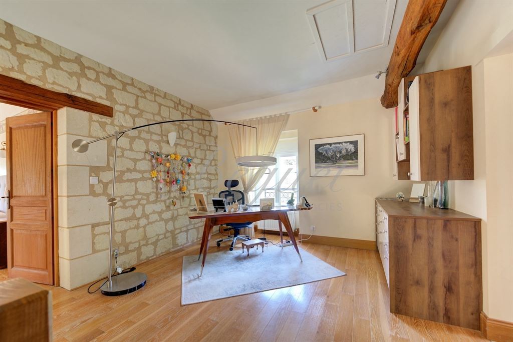 A vendre chez Beguet Associés : INDRE ET LOIRE - CHINON / THIZAY 37500 - MAISON 234 m² - 5 CH - DEUX GITES - PISCINE - PARC 8 000 m²