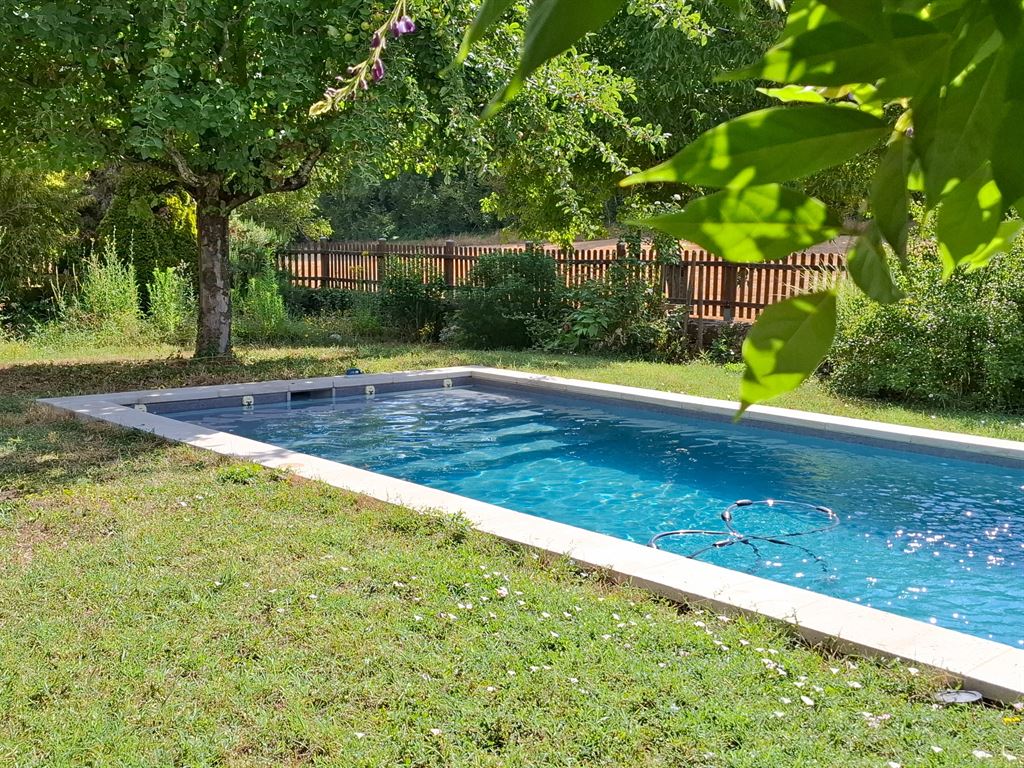 A vendre chez Beguet Associés : INDRE ET LOIRE - CHINON / THIZAY 37500 - MAISON 234 m² - 5 CH - DEUX GITES - PISCINE - PARC 8 000 m²