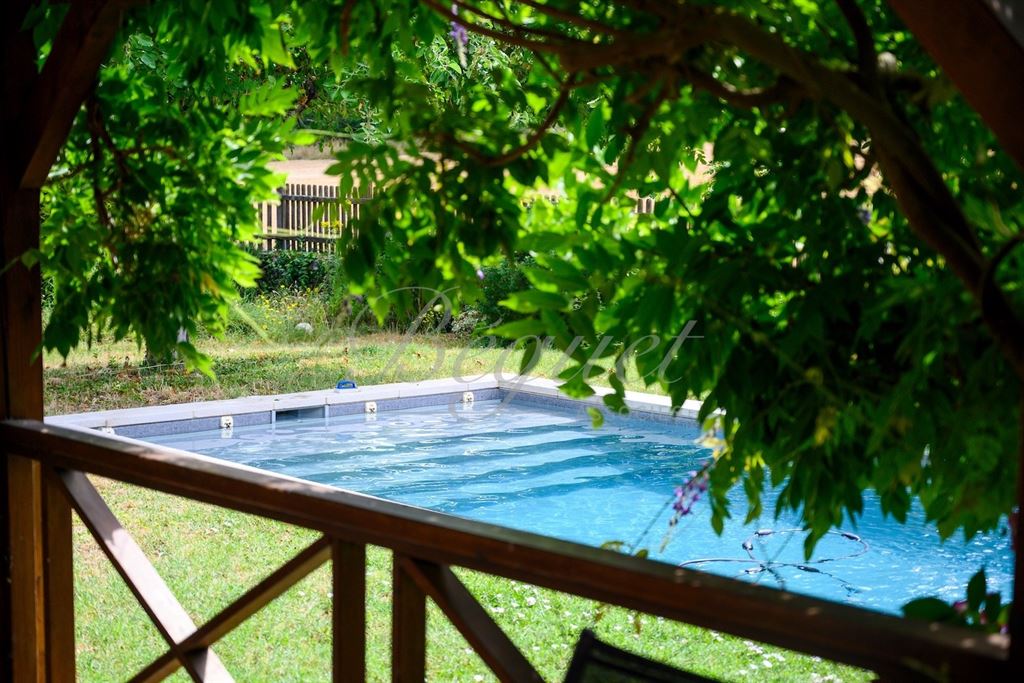 A vendre chez Beguet Associés : INDRE ET LOIRE - CHINON / THIZAY 37500 - MAISON 234 m² - 5 CH - DEUX GITES - PISCINE - PARC 8 000 m²