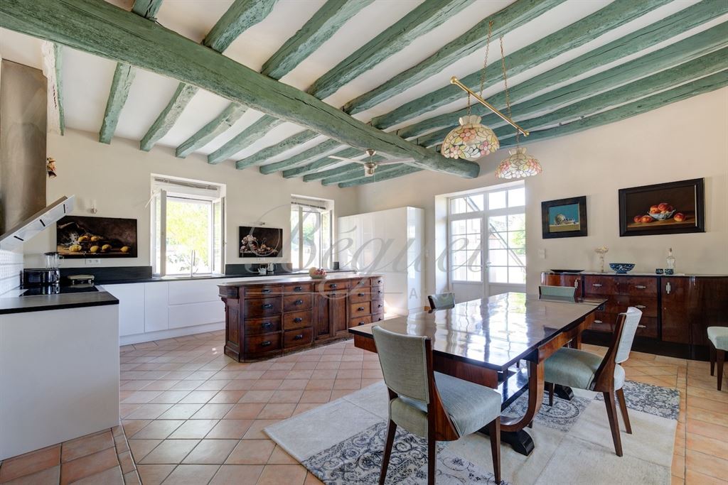 A vendre chez Beguet Associés : INDRE ET LOIRE - CHINON / THIZAY 37500 - MAISON 234 m² - 5 CH - DEUX GITES - PISCINE - PARC 8 000 m²