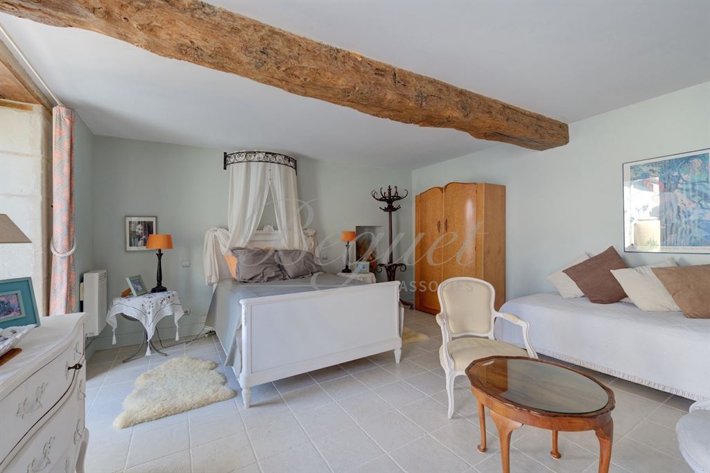 A vendre chez Beguet Associés : INDRE ET LOIRE - CHINON / THIZAY 37500 - MAISON 234 m² - 5 CH - DEUX GITES - PISCINE - PARC 8 000 m²