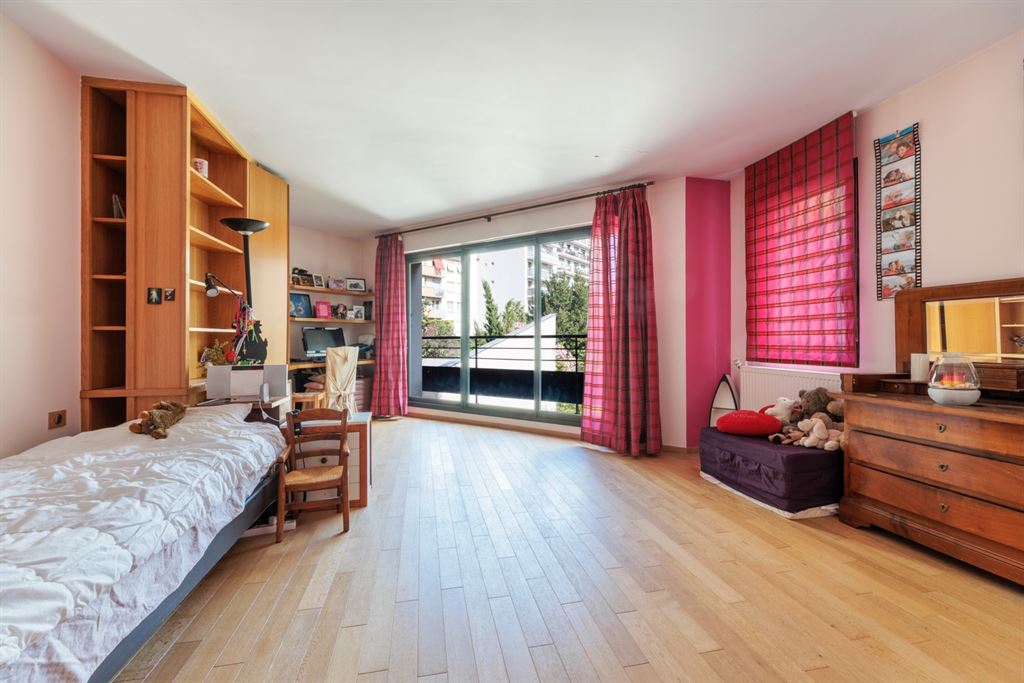 A vendre chez Beguet Associés : BOULOGNE 92100  LES PASSAGES - MAISON  258 m²/ 290 m² - 6 CHAMBRES - JARDIN - TERRASSE - 2 PARKINGS