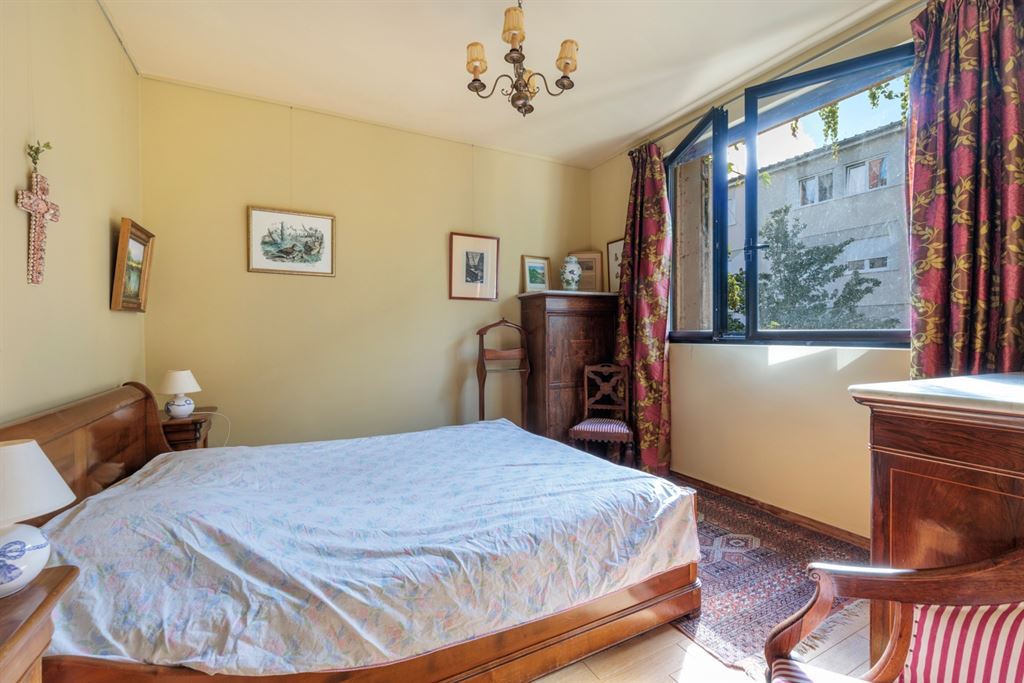 A vendre chez Beguet Associés : BOULOGNE 92100  LES PASSAGES - MAISON  258 m²/ 290 m² - 6 CHAMBRES - JARDIN - TERRASSE - 2 PARKINGS