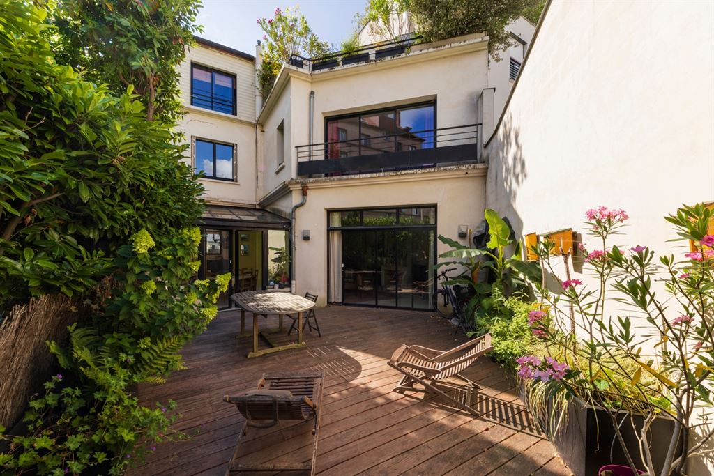 A vendre chez Beguet Associés : BOULOGNE 92100  LES PASSAGES - MAISON  258 m²/ 290 m² - 6 CHAMBRES - JARDIN - TERRASSE - 2 PARKINGS