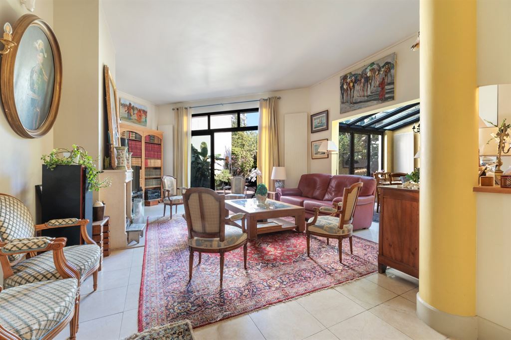 A vendre chez Beguet Associés : BOULOGNE 92100  LES PASSAGES - MAISON  258 m²/ 290 m² - 6 CHAMBRES - JARDIN - TERRASSE - 2 PARKINGS