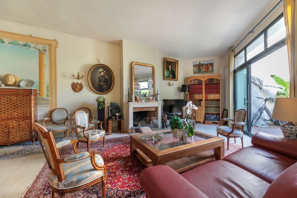 A vendre chez Beguet Associés : BOULOGNE 92100  LES PASSAGES - MAISON  258 m²/ 290 m² - 6 CHAMBRES - JARDIN - TERRASSE - 2 PARKINGS