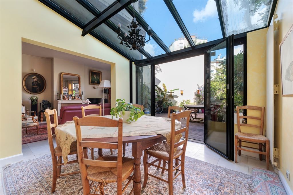 A vendre chez Beguet Associés : BOULOGNE 92100  LES PASSAGES - MAISON  258 m²/ 290 m² - 6 CHAMBRES - JARDIN - TERRASSE - 2 PARKINGS