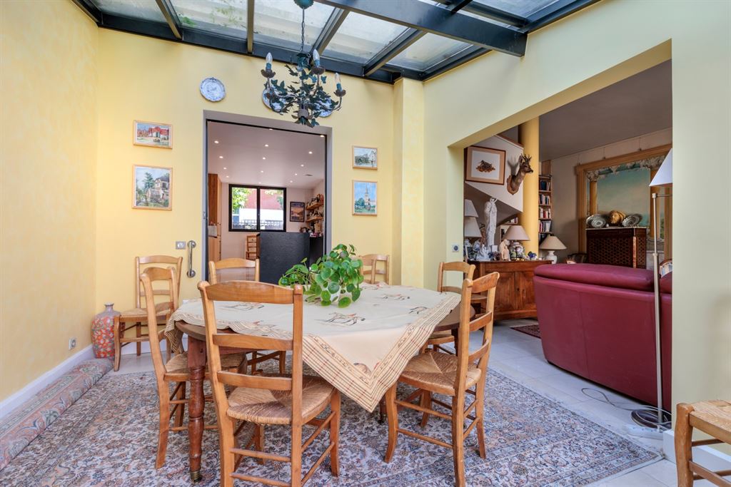 A vendre chez Beguet Associés : BOULOGNE 92100  LES PASSAGES - MAISON  258 m²/ 290 m² - 6 CHAMBRES - JARDIN - TERRASSE - 2 PARKINGS