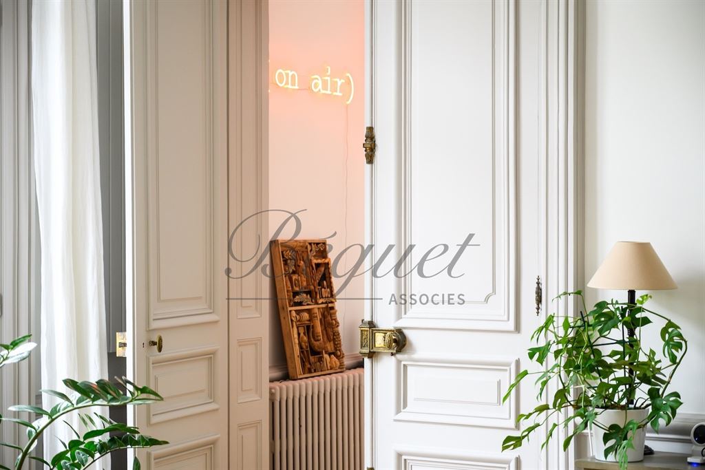 A vendre chez Beguet Associés : Indre et Loire - Hyper centre Tours - 37000 - Maison - 285 m² - 5 chambres - garage - Jardin