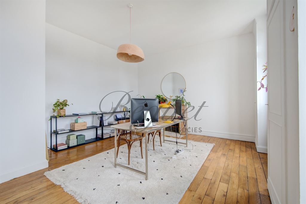 A vendre chez Beguet Associés : Indre et Loire - Hyper centre Tours - 37000 - Maison - 285 m² - 5 chambres - garage - Jardin