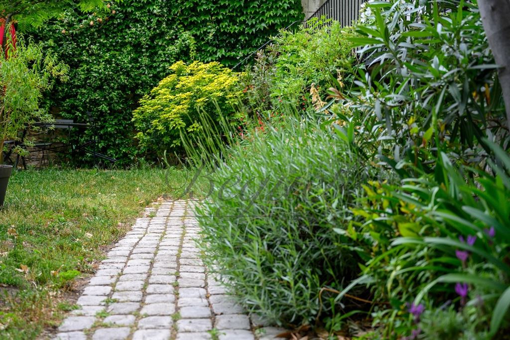 A vendre chez Beguet Associés : Indre et Loire - Hyper centre Tours - 37000 - Maison - 285 m² - 5 chambres - garage - Jardin