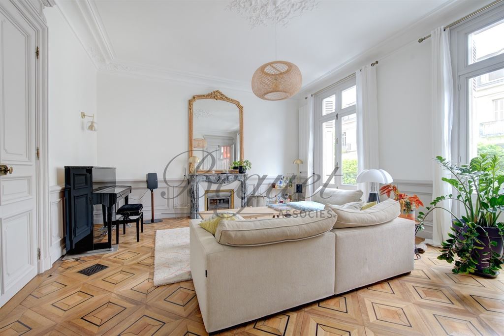 A vendre chez Beguet Associés : Indre et Loire - Hyper centre Tours - 37000 - Maison - 285 m² - 5 chambres - garage - Jardin