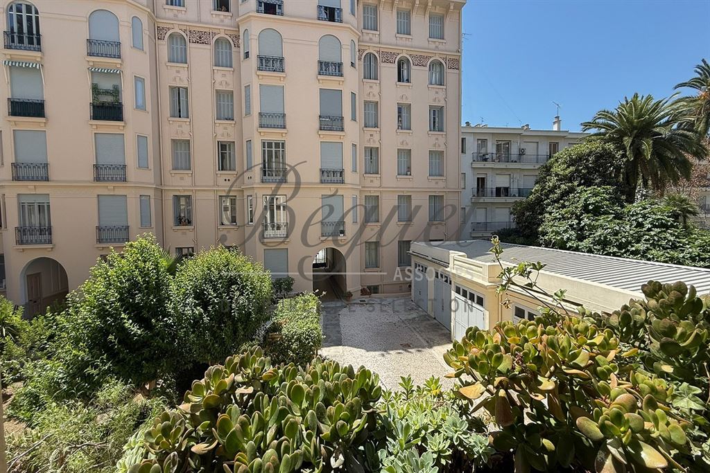 A vendre chez Beguet Associés : France Côte d’Azur, Nice, Quartier des Fleurs, 4 pièces 104 m² - 2 chambres