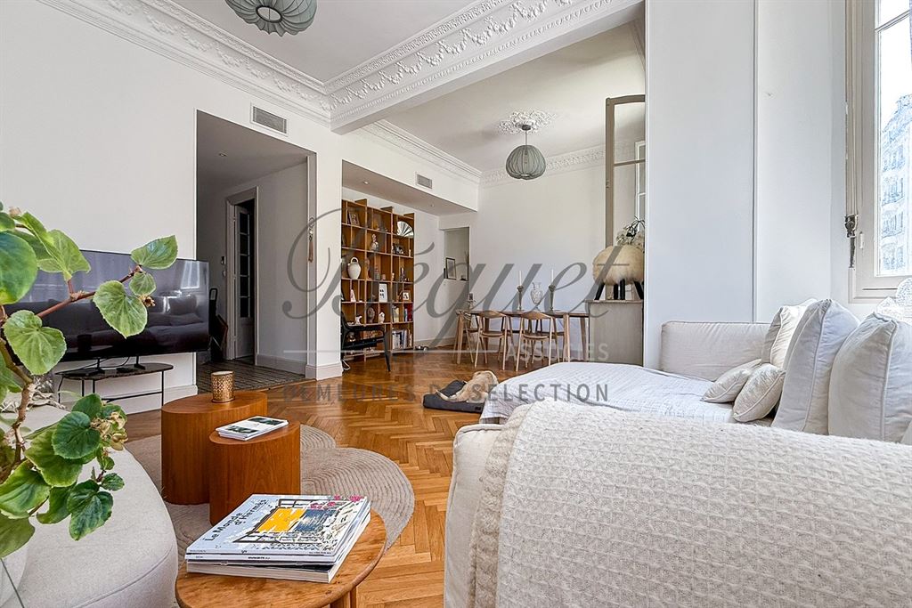 A vendre chez Beguet Associés : France Côte d’Azur, Nice, Quartier des Fleurs, 4 pièces 104 m² - 2 chambres