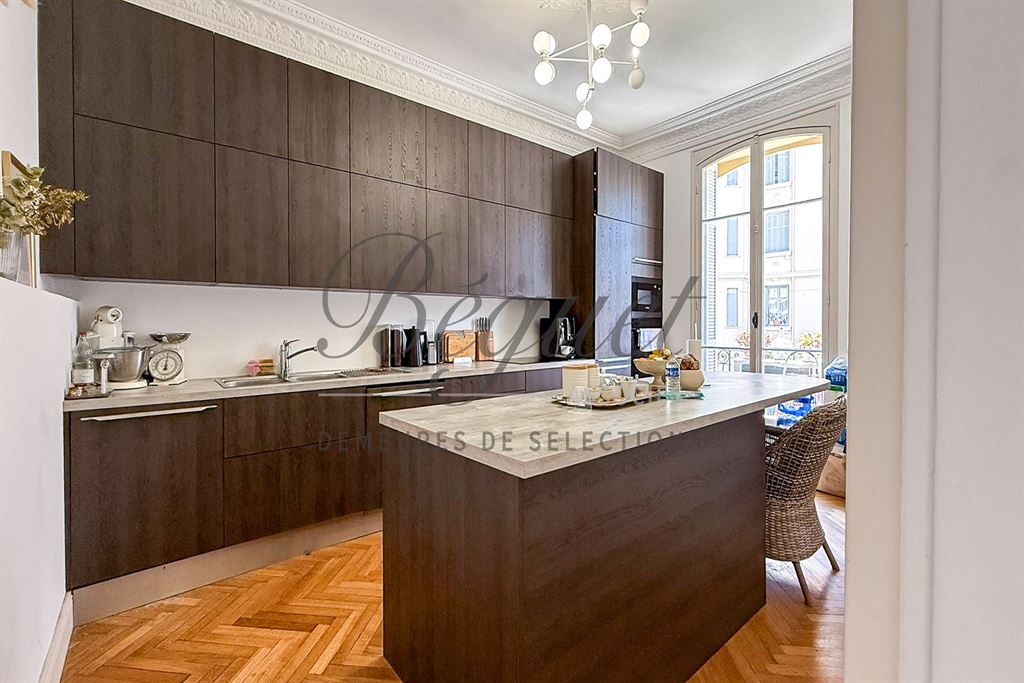 A vendre chez Beguet Associés : France Côte d’Azur, Nice, Quartier des Fleurs, 4 pièces 104 m² - 2 chambres