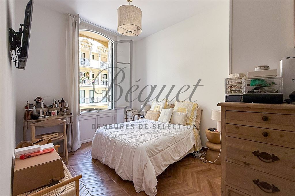 A vendre chez Beguet Associés : France Côte d’Azur, Nice, Quartier des Fleurs, 4 pièces 104 m² - 2 chambres