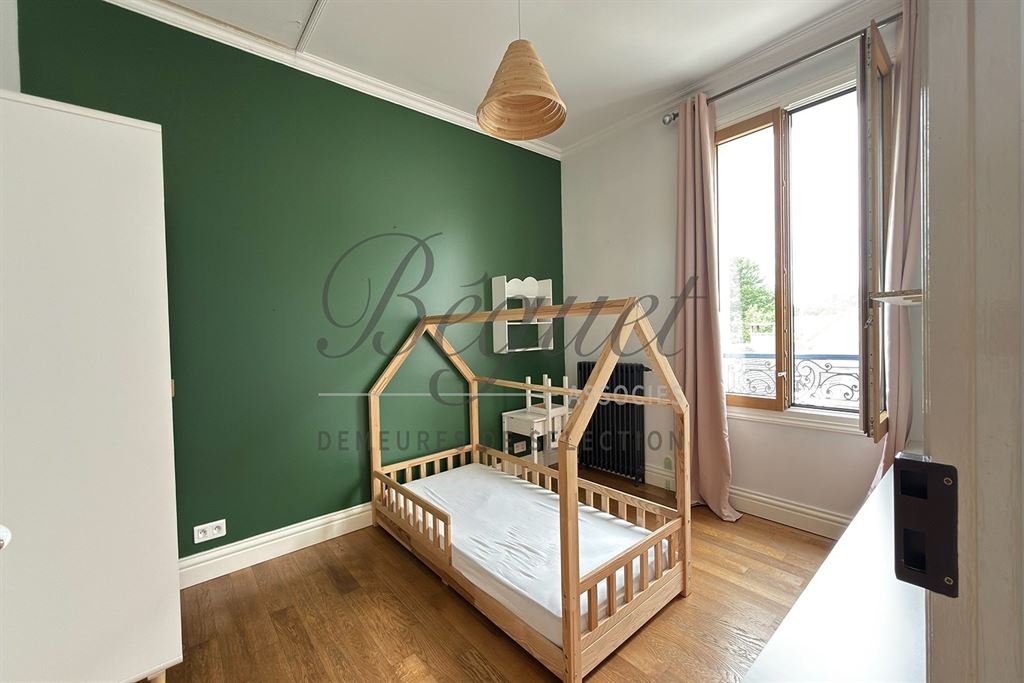A vendre chez Beguet Associés : MERE - MONTFORT - NEAUPHLE 78490 MAISON + STUDIO 200 m² 3/4 CHB JARDIN 2500 m² STUDIO GARAGE