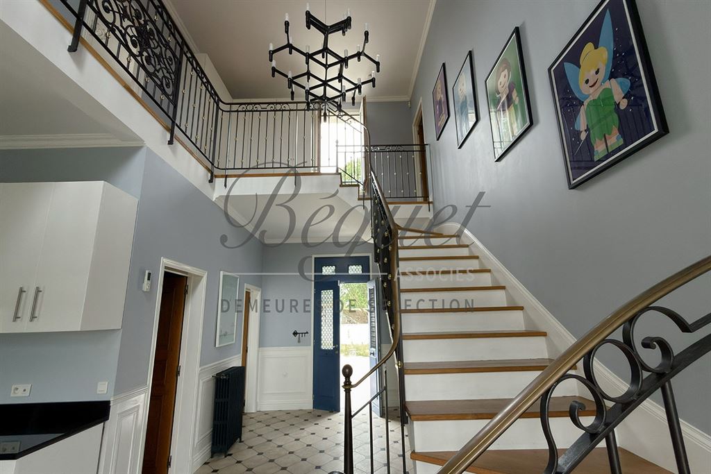 A vendre chez Beguet Associés : MERE - MONTFORT - NEAUPHLE 78490 MAISON + STUDIO 200 m² 3/4 CHB JARDIN 2500 m² STUDIO GARAGE