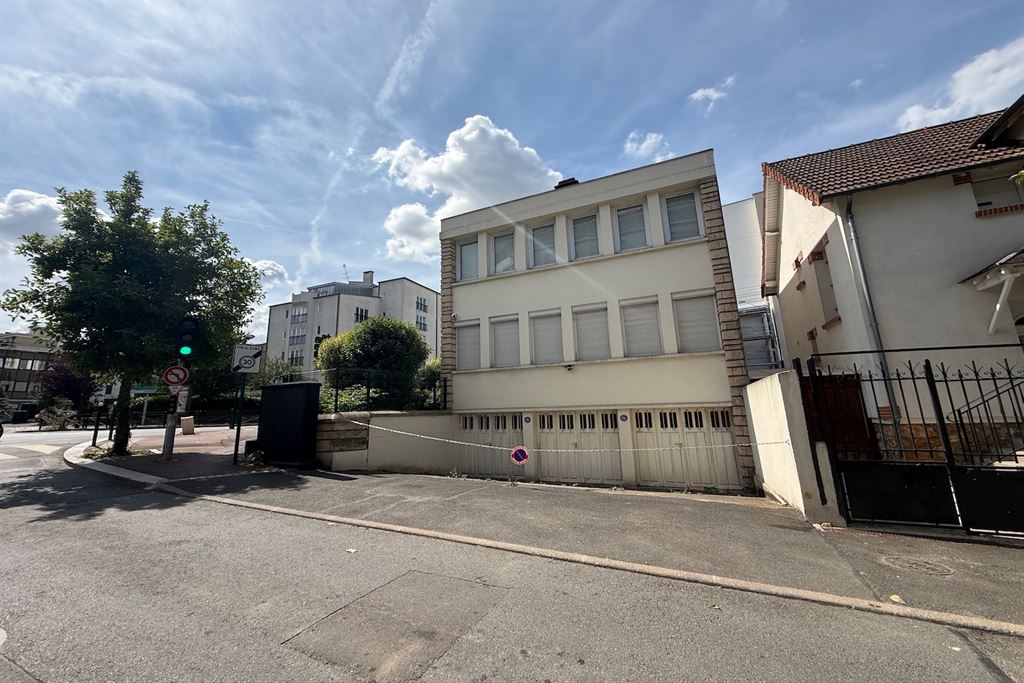 A vendre chez Beguet Associés : BOURG-LA-REINE 92340 – MAISON - 160/240 m² - 6-8 LOGEMENTS - 3 GARAGES