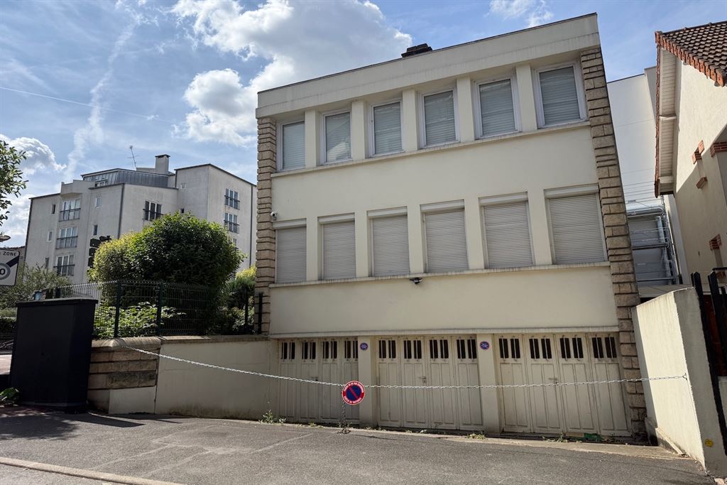 A vendre chez Beguet Associés : BOURG-LA-REINE 92340 – MAISON - 160/240 m² - 6-8 LOGEMENTS - 3 GARAGES