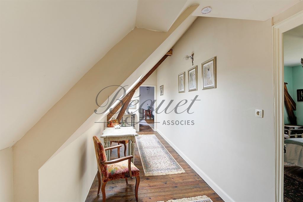 A vendre chez Beguet Associés : Côteaux-sur-Loire - Touraine - 37130 - 350 m² - 10 pièces - 7 chambres - piscine - parc 6 hectares