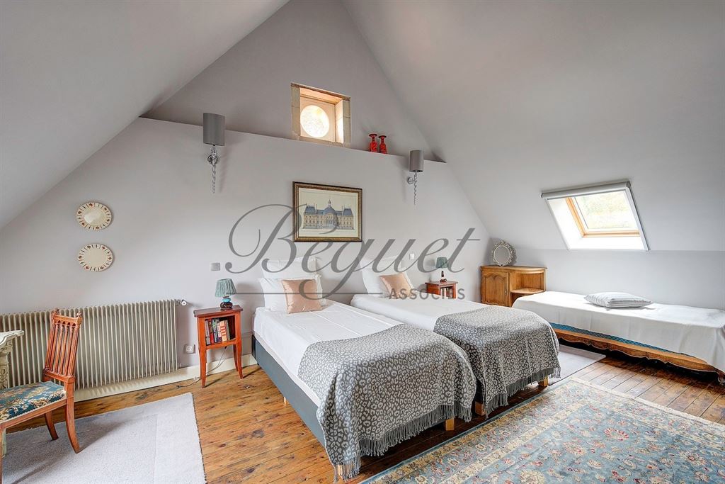 A vendre chez Beguet Associés : Côteaux-sur-Loire - Touraine - 37130 - 350 m² - 10 pièces - 7 chambres - piscine - parc 6 hectares