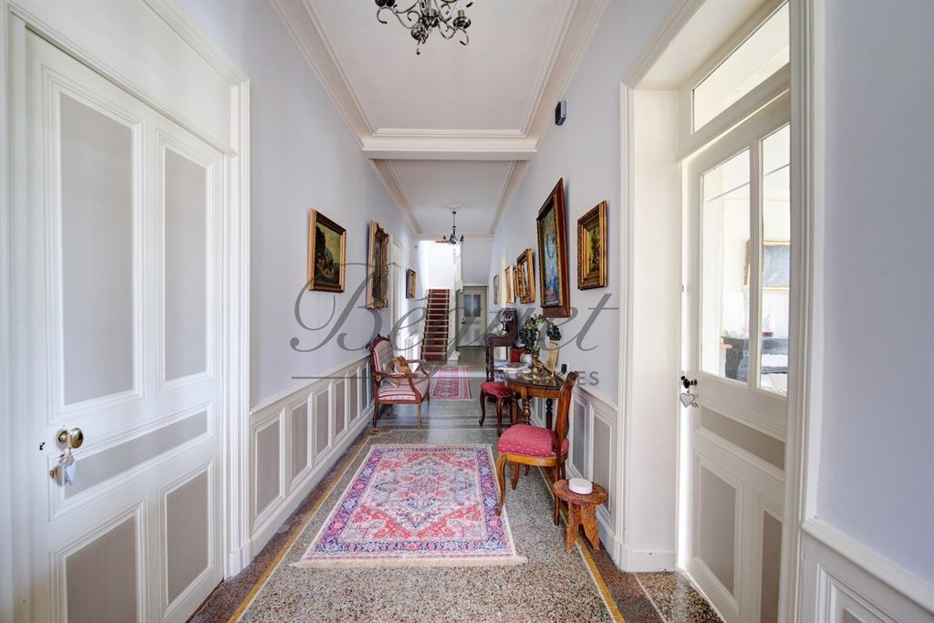 A vendre chez Beguet Associés : Côteaux-sur-Loire - Touraine - 37130 - 350 m² - 10 pièces - 7 chambres - piscine - parc 6 hectares
