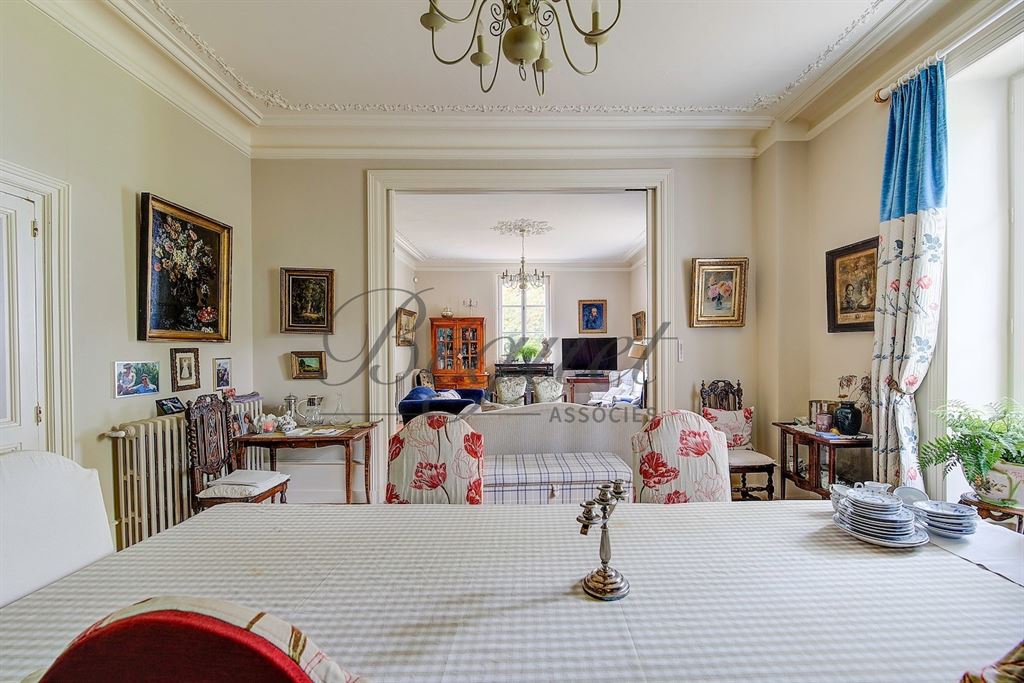 A vendre chez Beguet Associés : Côteaux-sur-Loire - Touraine - 37130 - 350 m² - 10 pièces - 7 chambres - piscine - parc 6 hectares