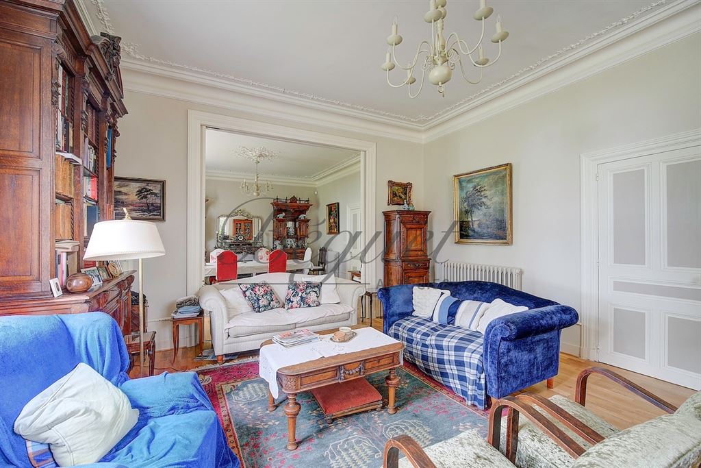 A vendre chez Beguet Associés : Côteaux-sur-Loire - Touraine - 37130 - 350 m² - 10 pièces - 7 chambres - piscine - parc 6 hectares