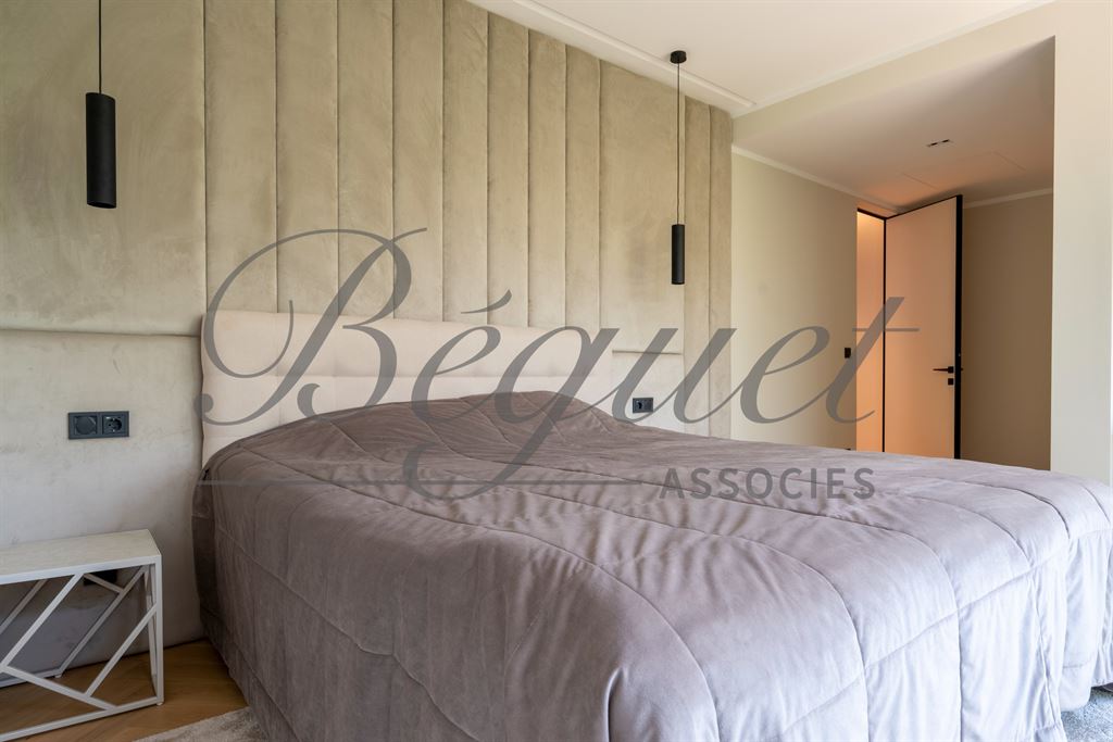 A vendre chez Beguet Associés : FRANCE CÔTE D’AZUR  CAP D’ANTIBES 06160 MAISON 403 m² - 6/7 CHAMBRES - JARDIN 1265 m² - PISCINE