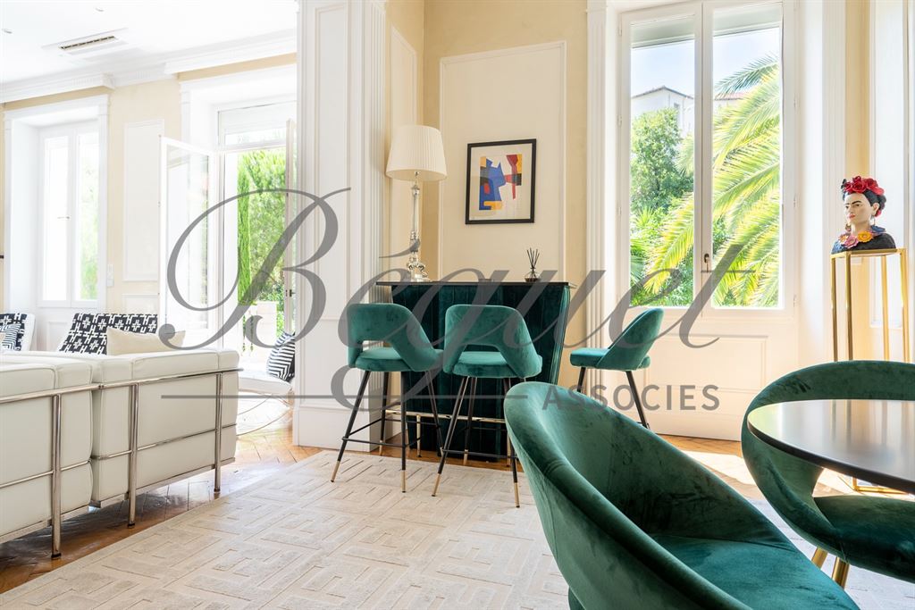A vendre chez Beguet Associés : FRANCE - CÔTE D’AZUR - CANNES CENTRE - MAISON 554 m² - 8 CHAMBRES - PISCINE - PARC 2 512 m² - MAISON DE GARDIEN