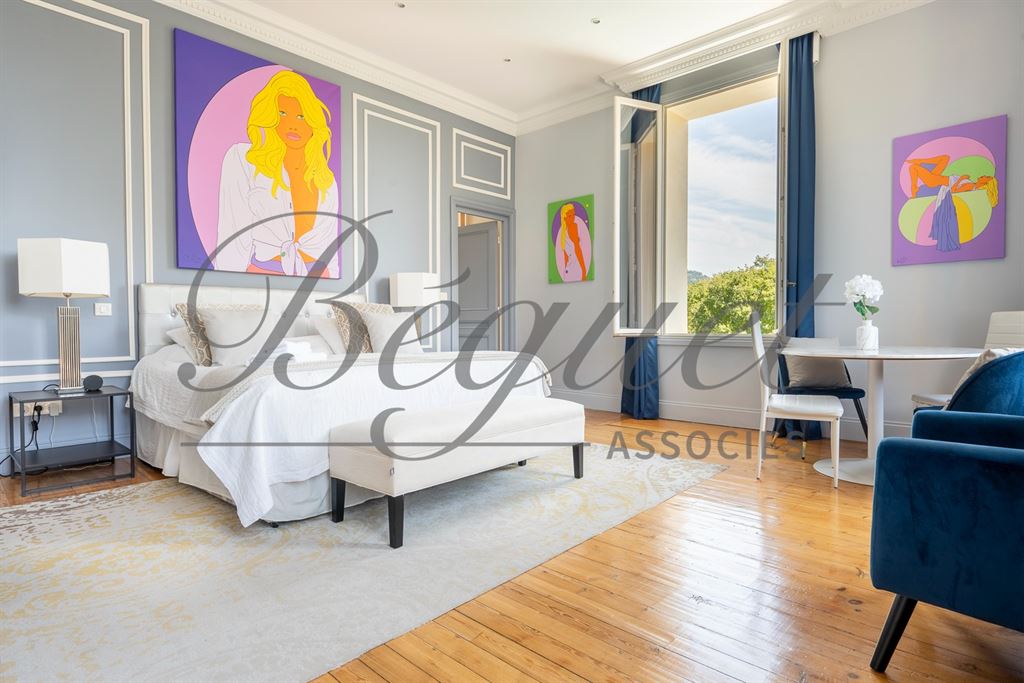 A vendre chez Beguet Associés : FRANCE - CÔTE D’AZUR - CANNES CENTRE - MAISON 554 m² - 8 CHAMBRES - PISCINE - PARC 2 512 m² - MAISON DE GARDIEN