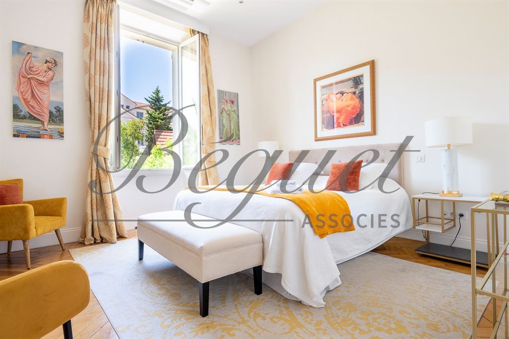 A vendre chez Beguet Associés : FRANCE - CÔTE D’AZUR - CANNES CENTRE - MAISON 554 m² - 8 CHAMBRES - PISCINE - PARC 2 512 m² - MAISON DE GARDIEN