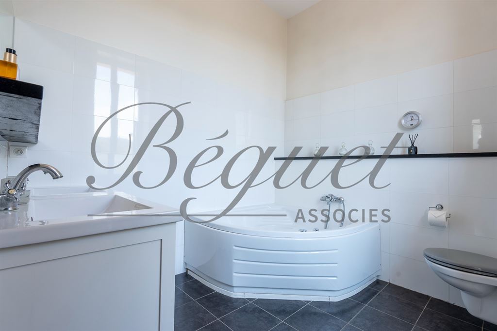 A vendre chez Beguet Associés : FRANCE - CÔTE D’AZUR - CANNES CENTRE - MAISON 554 m² - 8 CHAMBRES - PISCINE - PARC 2 512 m² - MAISON DE GARDIEN