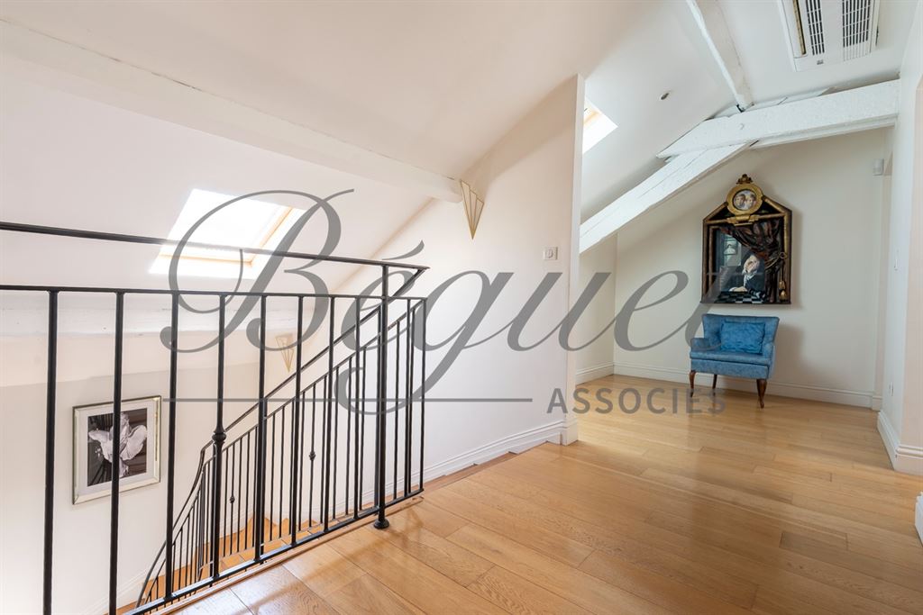 A vendre chez Beguet Associés : FRANCE - CÔTE D’AZUR - CANNES CENTRE - MAISON 554 m² - 8 CHAMBRES - PISCINE - PARC 2 512 m² - MAISON DE GARDIEN