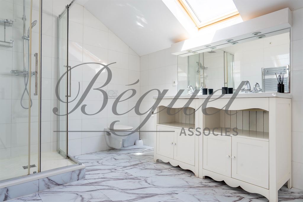 A vendre chez Beguet Associés : FRANCE - CÔTE D’AZUR - CANNES CENTRE - MAISON 554 m² - 8 CHAMBRES - PISCINE - PARC 2 512 m² - MAISON DE GARDIEN