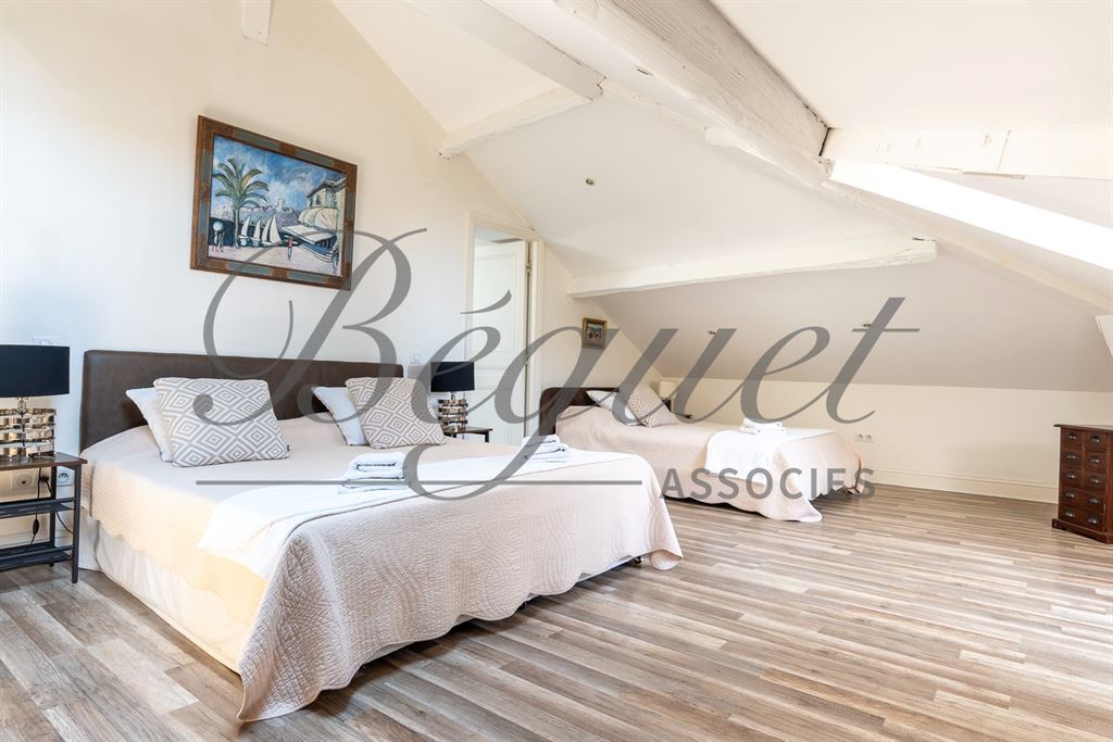 A vendre chez Beguet Associés : FRANCE - CÔTE D’AZUR - CANNES CENTRE - MAISON 554 m² - 8 CHAMBRES - PISCINE - PARC 2 512 m² - MAISON DE GARDIEN