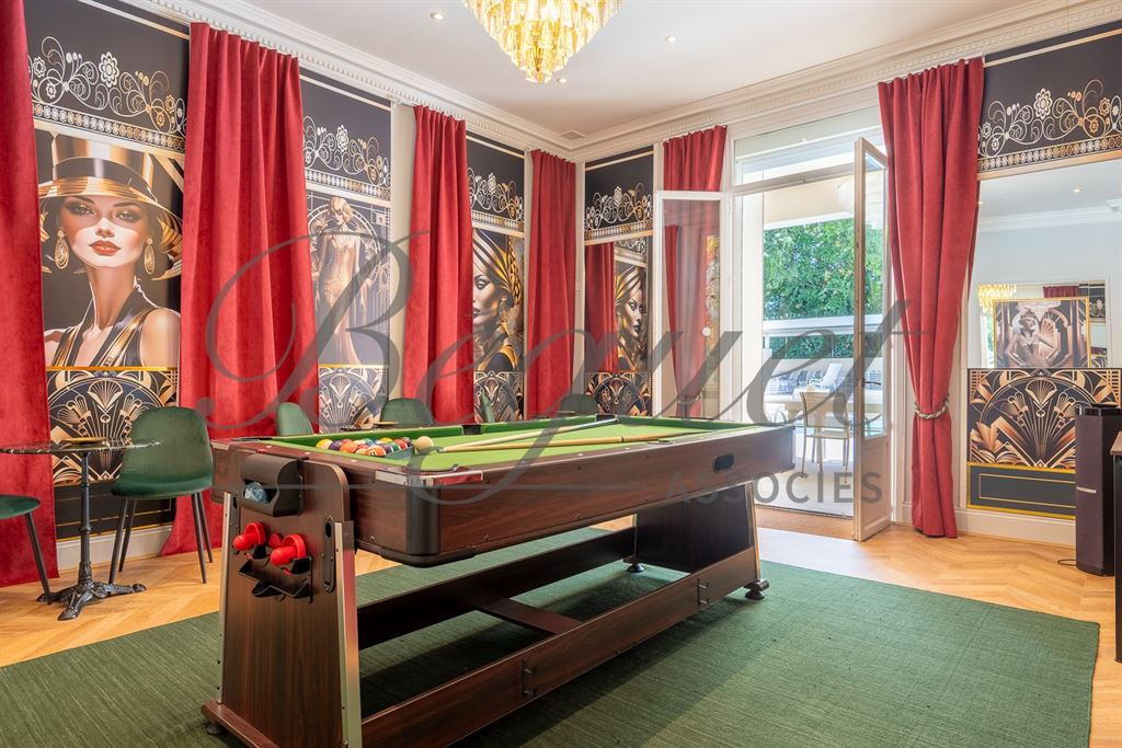 A vendre chez Beguet Associés : FRANCE - CÔTE D’AZUR - CANNES CENTRE - MAISON 554 m² - 8 CHAMBRES - PISCINE - PARC 2 512 m² - MAISON DE GARDIEN