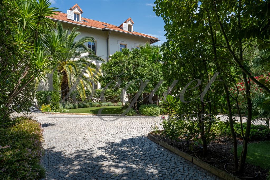 A vendre chez Beguet Associés : FRANCE - CÔTE D’AZUR - CANNES CENTRE - MAISON 554 m² - 8 CHAMBRES - PISCINE - PARC 2 512 m² - MAISON DE GARDIEN