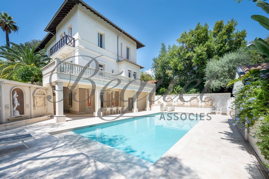 A vendre chez Beguet Associés : FRANCE - CÔTE D’AZUR - CANNES CENTRE - MAISON 554 m² - 8 CHAMBRES - PISCINE - PARC 2 512 m² - MAISON DE GARDIEN