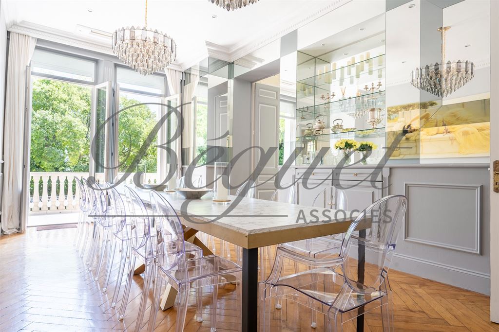 A vendre chez Beguet Associés : FRANCE - CÔTE D’AZUR - CANNES CENTRE - MAISON 554 m² - 8 CHAMBRES - PISCINE - PARC 2 512 m² - MAISON DE GARDIEN