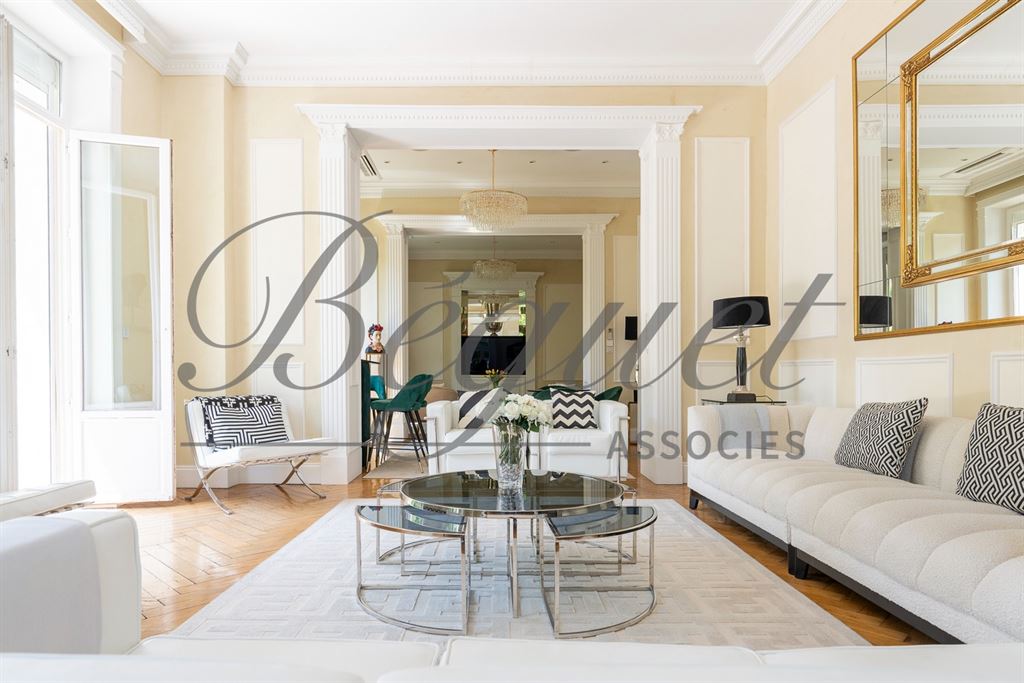 A vendre chez Beguet Associés : FRANCE - CÔTE D’AZUR - CANNES CENTRE - MAISON 554 m² - 8 CHAMBRES - PISCINE - PARC 2 512 m² - MAISON DE GARDIEN