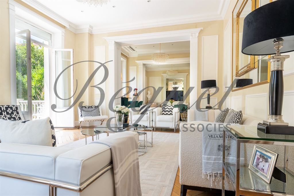 A vendre chez Beguet Associés : FRANCE - CÔTE D’AZUR - CANNES CENTRE - MAISON 554 m² - 8 CHAMBRES - PISCINE - PARC 2 512 m² - MAISON DE GARDIEN