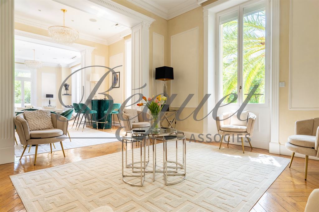 A vendre chez Beguet Associés : FRANCE - CÔTE D’AZUR - CANNES CENTRE - MAISON 554 m² - 8 CHAMBRES - PISCINE - PARC 2 512 m² - MAISON DE GARDIEN
