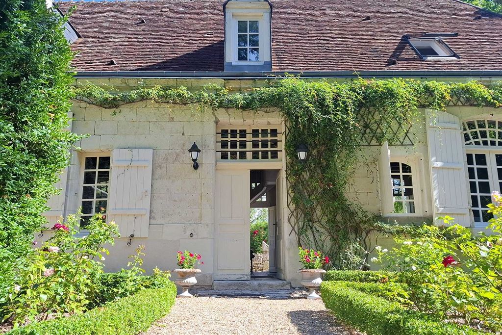 A vendre chez Beguet Associés : Centre-Val de Loire – Athée-sur-Cher (37270), Indre-et-Loire, près de Tours – Maison de maître de 230 m², 5 chambres, parc de 2,4 ha