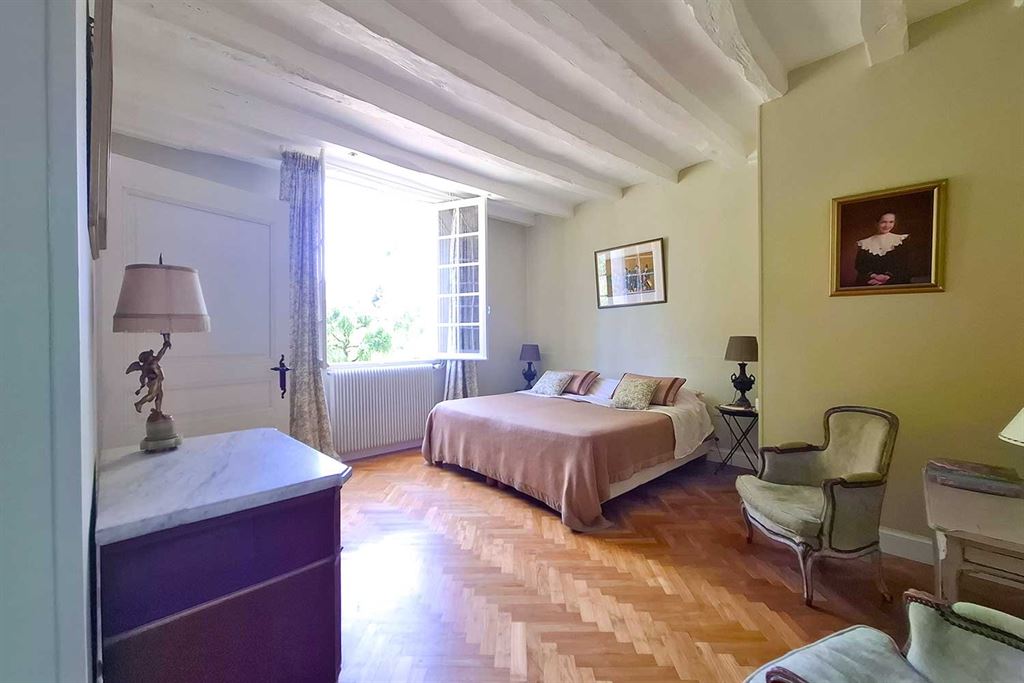 A vendre chez Beguet Associés : Centre-Val de Loire – Athée-sur-Cher (37270), Indre-et-Loire, près de Tours – Maison de maître de 230 m², 5 chambres, parc de 2,4 ha